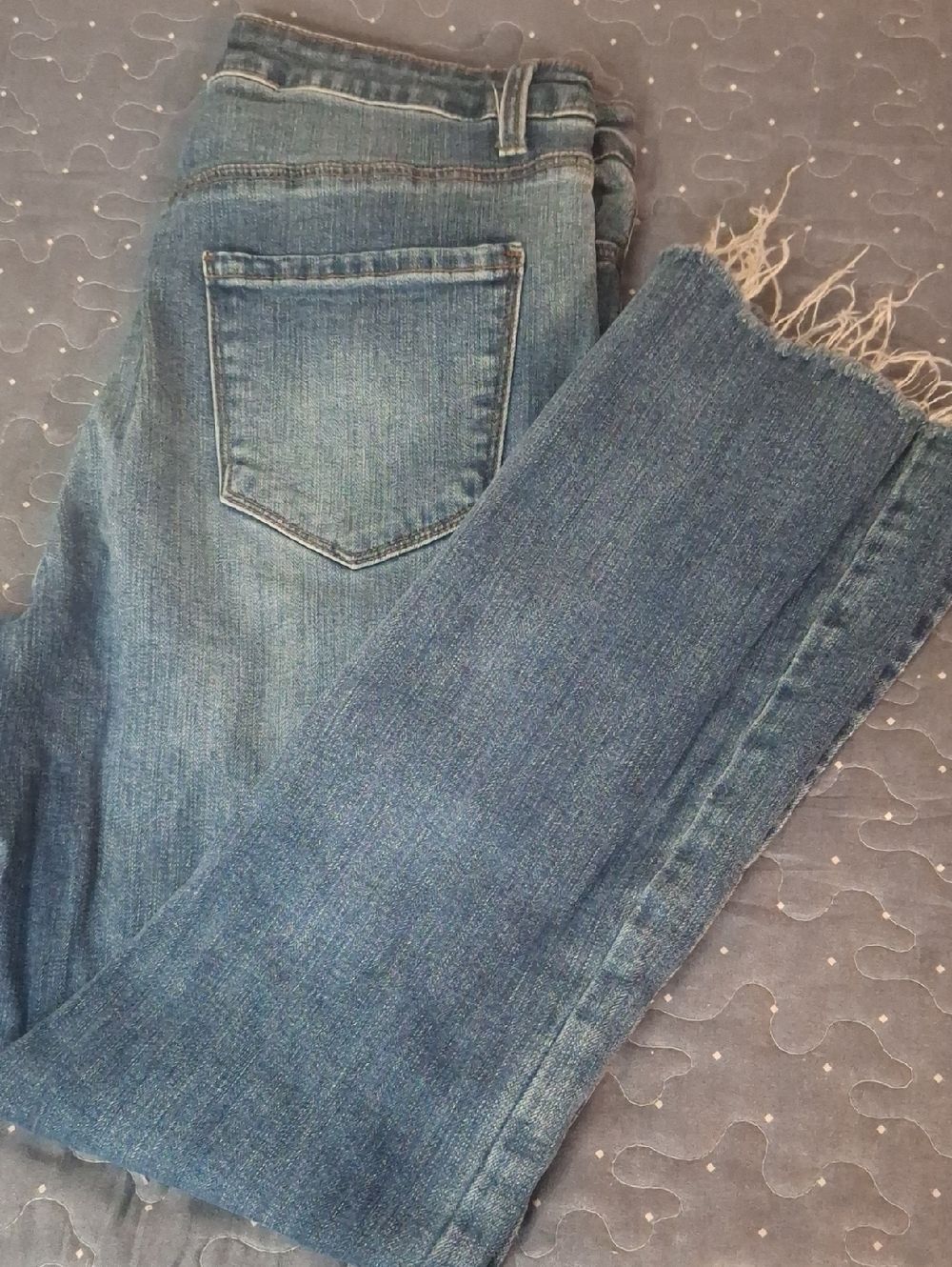 Kaari Blue Crop Flare Women’s Blue Raw-Hem Jeans size 6